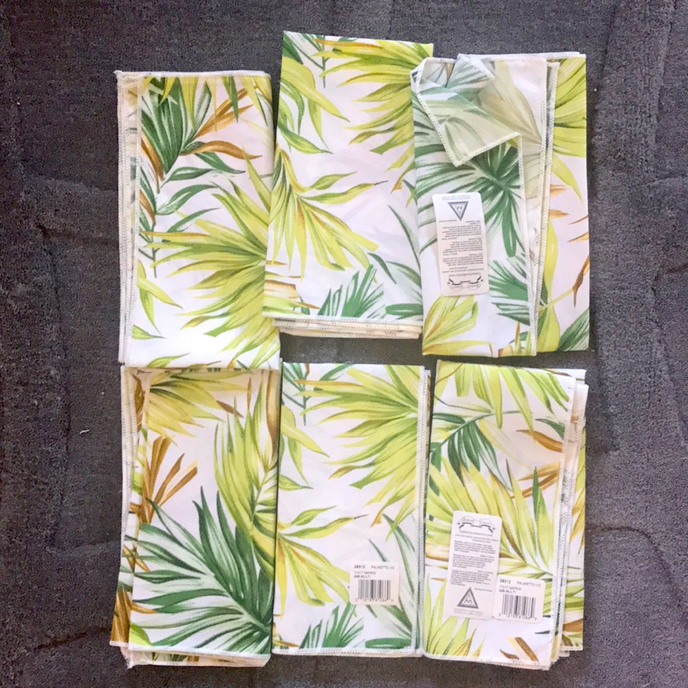 NWT Fortunoff set of 6 floral napkins